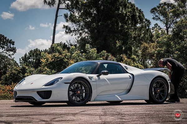 Фото дисков Vossen RS74 Черный глянец на Porsche 918 Spyder
