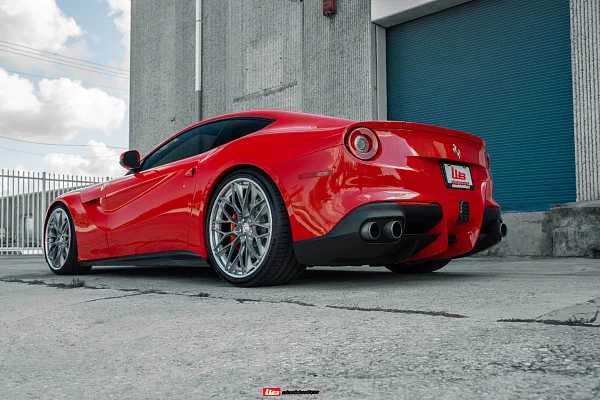 Фото дисков HRE S200H Глянцевый темный лак на Ferrari F12