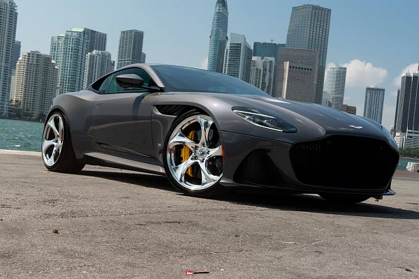 Фото дисков HRE 522M Полированный лак на Aston Martin DBS 3