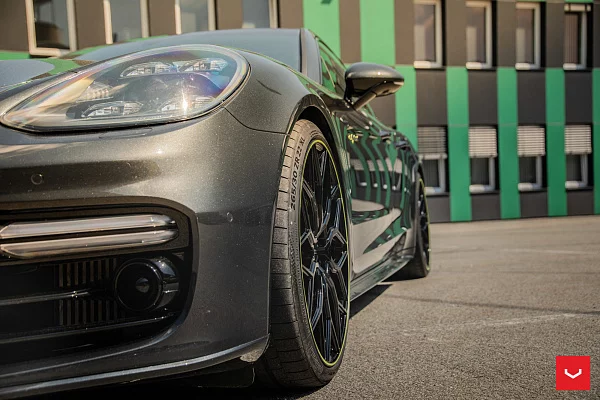 Фото дисков Vossen HF-2 Черный глянец на Porsche Panamera II