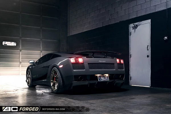 Фото дисков BC Forged RZ05 Глянцевая бронза на Lamborghini Gallardo