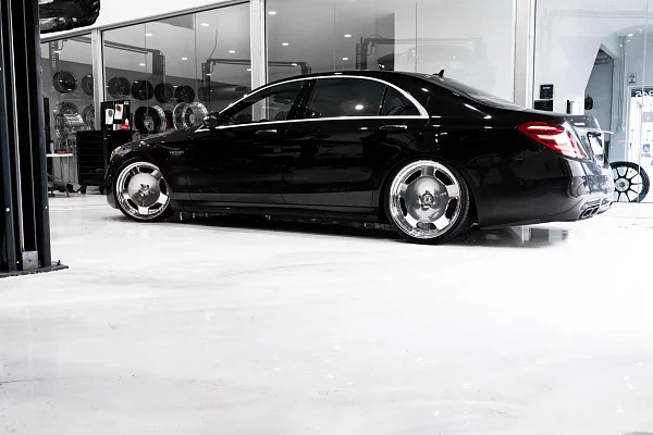 Фото дисков HRE 544C Полированный лак на Mercedes-Benz S-Class (W222, C217)