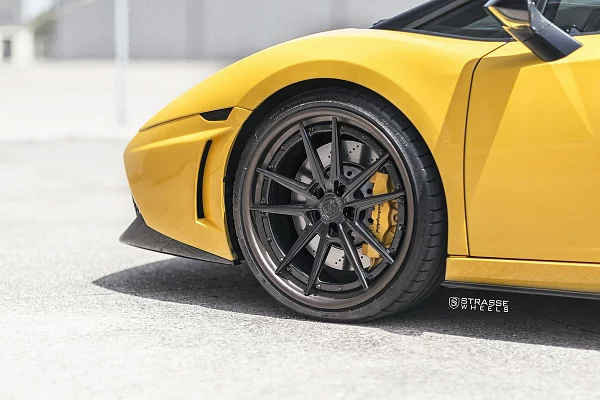 Фото дисков Strasse Wheels SV1 Deep Concave FS Черный глянец на Lamborghini Gallardo
