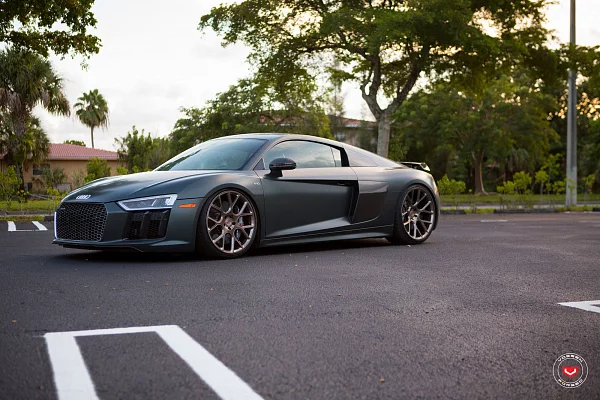 Фото дисков Vossen CG-204 Глянцевая бронза на Audi R8 (4S)