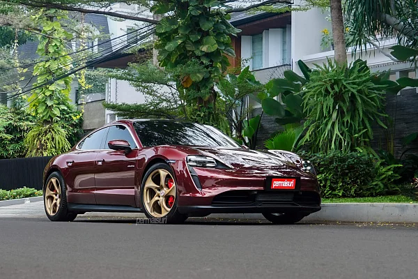 Фото дисков HRE 522M Сатиновое золото на Porsche Taycan I