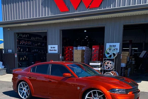 Фото дисков Giovanna Haleb Серебро на Dodge Charger VII