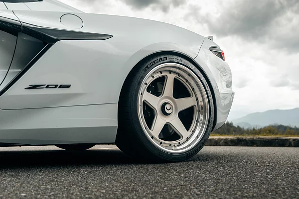 Фото дисков Vossen GEN-01 (3-Piece) Сатиновый лак на Chevrolet Corvette C8