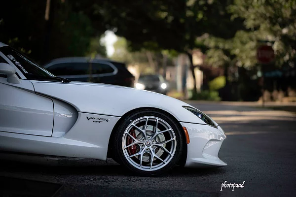 Фото дисков HRE R161 Lightweight Глянцевый лак на Dodge Viper