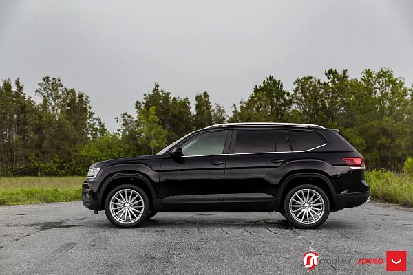 Фото дисков Vossen VFS-2 Серебро на Volkswagen Atlas