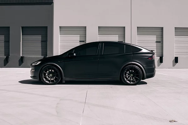Фото дисков Brixton Forged R11-R Черный матовый на Tesla Model X
