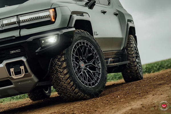 Фото дисков Vossen LC3-01 Черный глянец на GMC Hummer EV