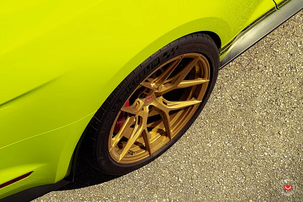 Фото дисков Vossen S21-01 Сатиновое золото на Ford Mustang VI