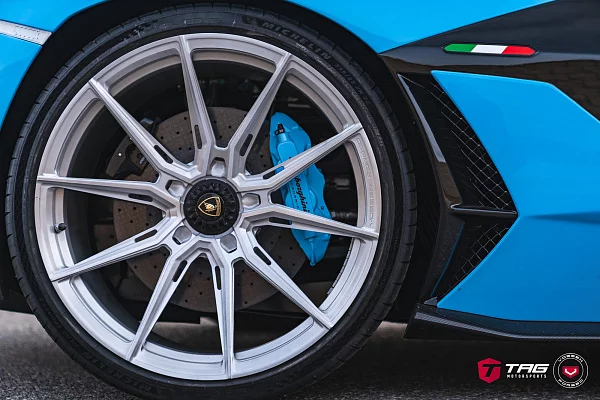 Фото дисков Vossen EVO-2R Глянцевый лак на Lamborghini Aventador