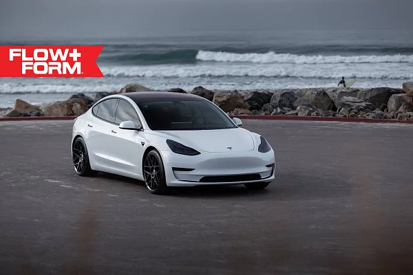Фото дисков HRE FF01 Черный сатин на Tesla Model 3