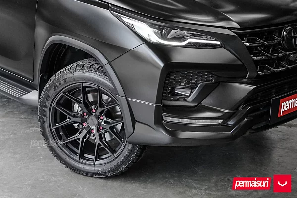 Фото дисков Vossen HF6-4 Черный сатин на Toyota Fortuner II
