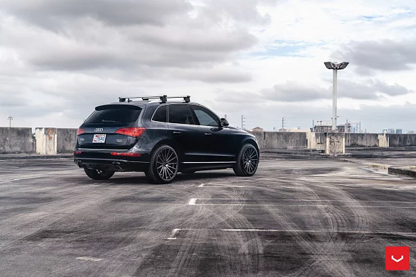 Фото дисков Vossen VFS-2 Глянцевый темный лак на Audi Q5 (8R)