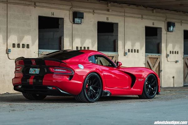 Фото дисков HRE R161 Lightweight Черный глянец на Dodge Viper