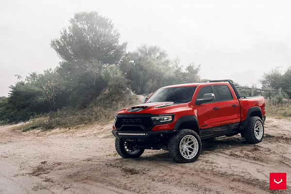 Фото дисков Vossen HFX-1 (6-Lug) Серебро на Ram 1500 V