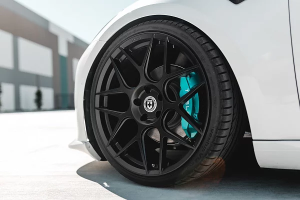 Фото дисков HRE FF01 Черный сатин на Tesla Model 3