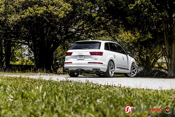Фото дисков Vossen CG-205 Серебро на Audi Q7 (4M)