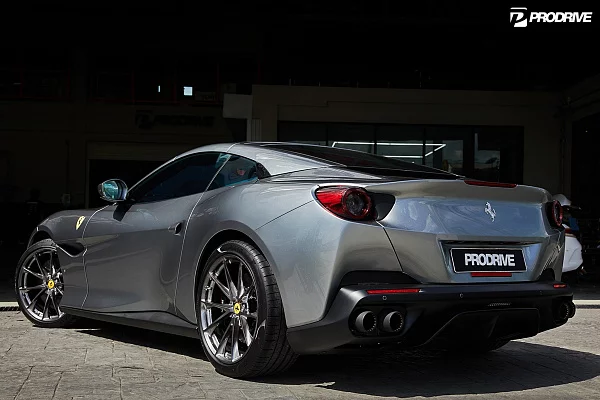 Фото дисков HRE P204 Глянцевый темный лак на Ferrari Portofino