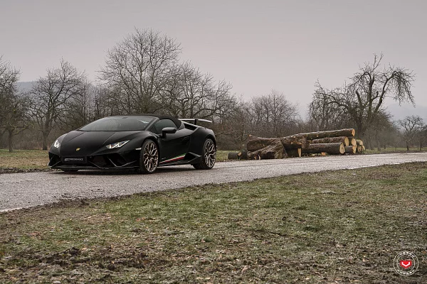 Фото дисков Vossen S17-01 Глянцевое темное золото на Lamborghini Huracan