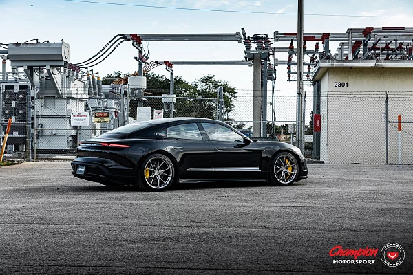 Фото дисков Vossen RS74 Глянцевый тонированный лак на Porsche Taycan I