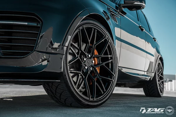 Фото дисков Vossen UV-1 Черный глянец на Range Rover Sport II