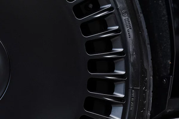 Фото дисков Brixton Forged LX16 Черный сатин на Cadillac Escalade V