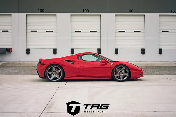 Фото дисков HRE 505M Глянцевый темный лак на Ferrari 488