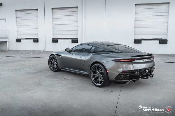 Фото дисков Vossen EVO-4 Глянцевый графит на Aston Martin DBS 3