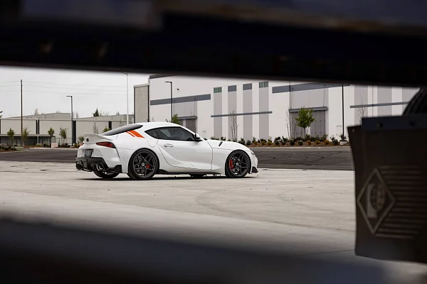 Фото дисков HRE FF11 Сатиновый графит на Toyota Supra A90