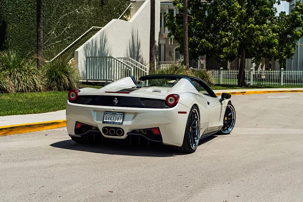 Фото дисков HRE S104SC Черный глянец на Ferrari 458