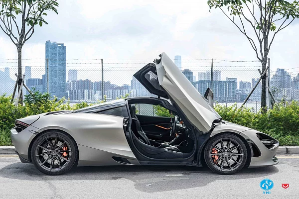 Фото дисков Vossen EVO-2R Черный глянец на McLaren 720S