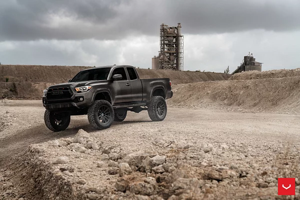 Фото дисков Vossen HF6-1 Черный сатин на Toyota Tacoma III
