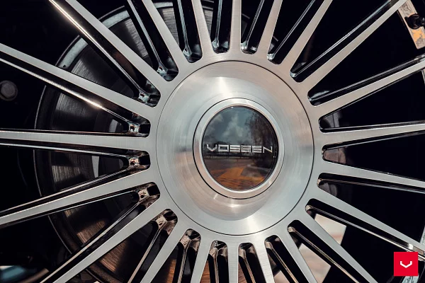 Фото дисков Vossen HF-8 Глянцевый лак на Cadillac Escalade V