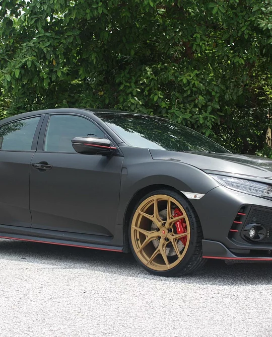 Фото дисков S21-01 Сатиновое золото на Honda Civic Type R FK8