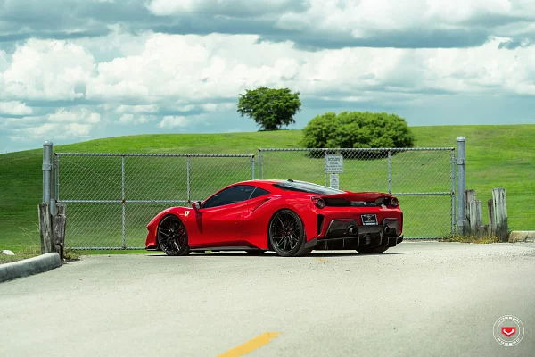 Фото дисков Vossen EVO-5 Черный глянец на Ferrari 488