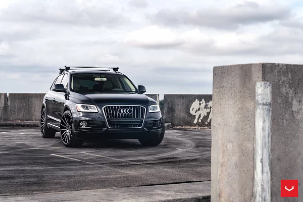 Фото дисков Vossen VFS-2 Глянцевый темный лак на Audi Q5 (8R)