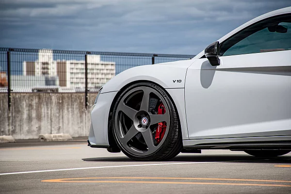 Фото дисков HRE 305M Сатиновый графит на Audi R8 (4S)