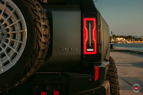 Фото дисков Vossen LCX-04 Глянцевый лак на GMC Hummer EV