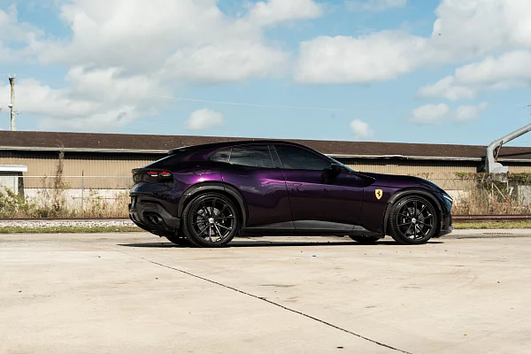 Фото дисков HRE P204 Черный сатин на Ferrari Purosangue