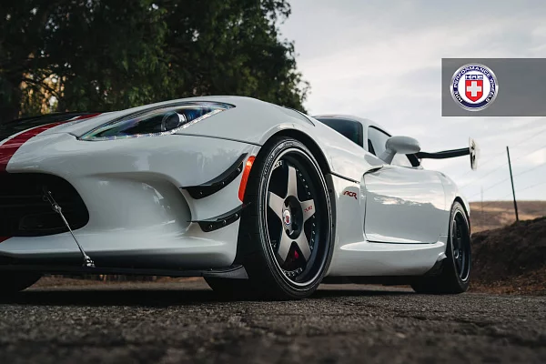 Фото дисков HRE C105 Черный сатин на Dodge Viper