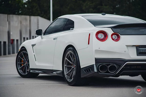 Фото дисков Vossen M-X2 Глянцевый темный лак на Nissan GT-R