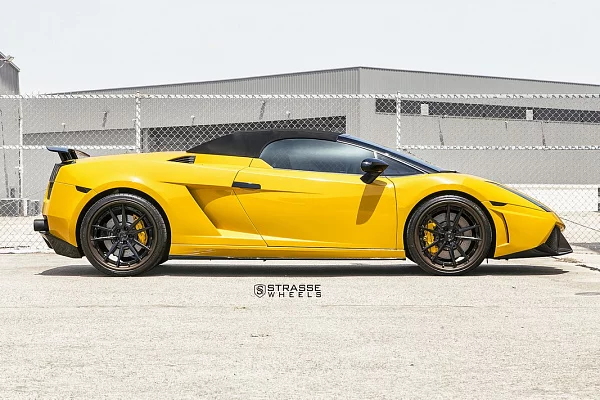 Фото дисков Strasse Wheels SV1 Deep Concave FS Черный глянец на Lamborghini Gallardo
