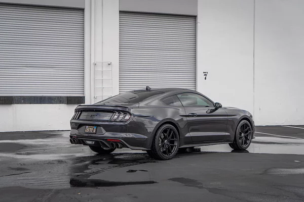 Фото дисков HRE FF21 Глянцевый графит на Ford Mustang VI