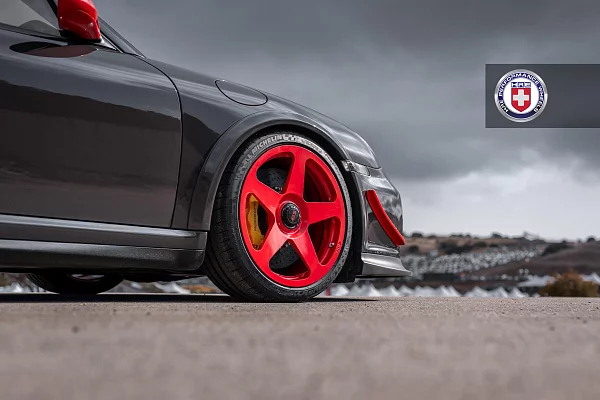 Фото дисков HRE 305M Красный глянец на Porsche 911 VI