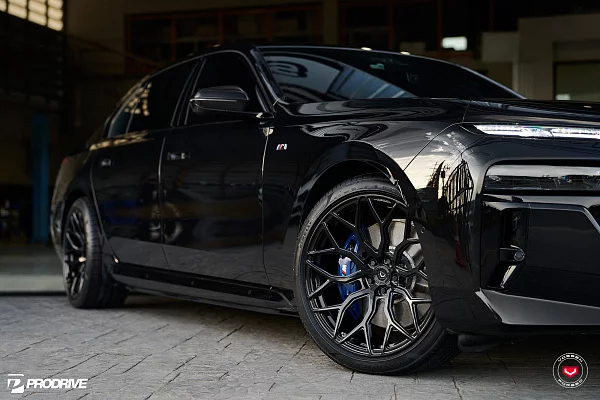 Фото дисков Vossen S17-01 Черный глянец на BMW 7 (G11/G12)