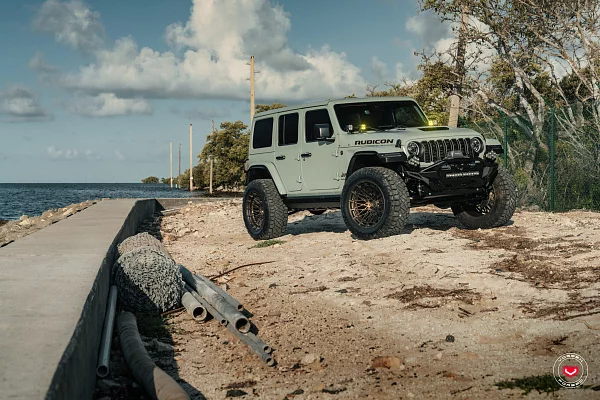 Фото дисков Vossen LCX-03 Сатиновая бронза на Jeep Wrangler IV (JL)