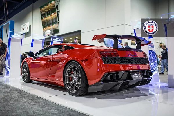 Фото дисков HRE P101 Глянцевый темный лак на Lamborghini Gallardo